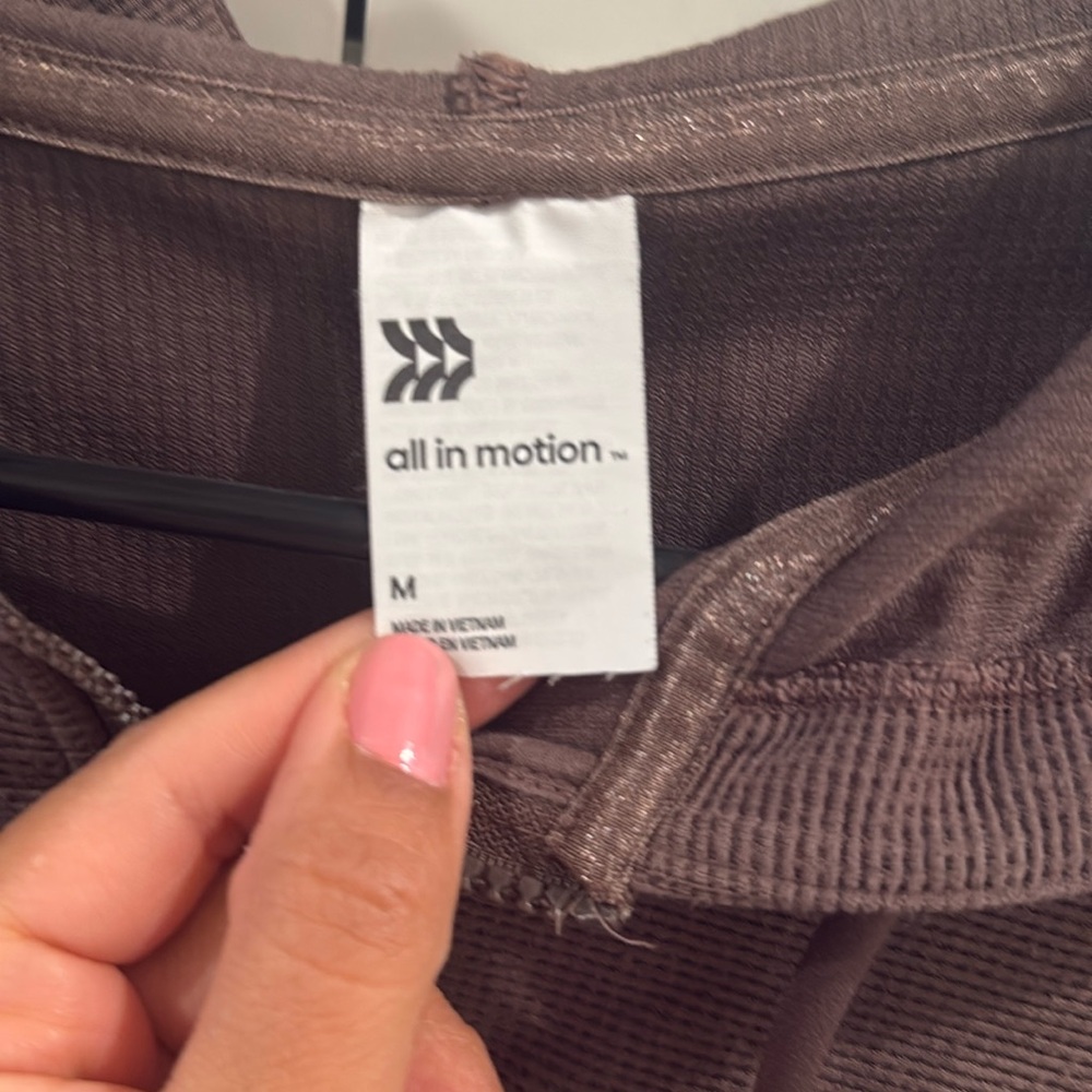 All motion target crop hoodie